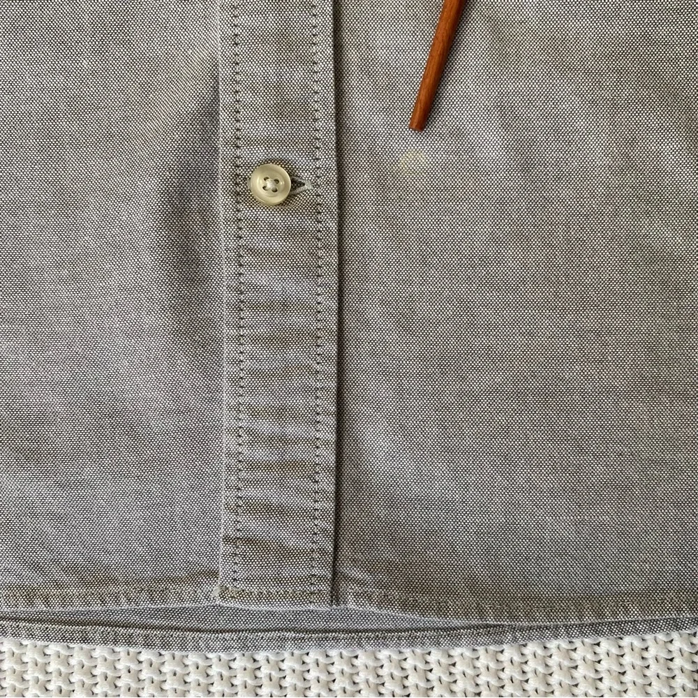 GAP Men's Light Gray Casual Button-Down Shirt